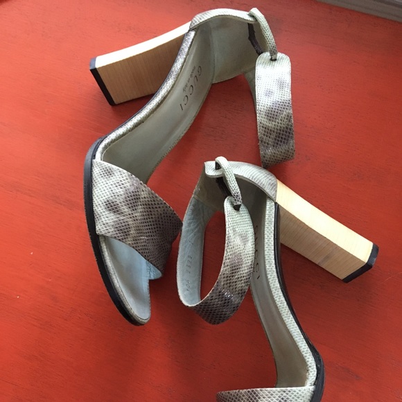 Vintage Gucci heels - Picture 2 of 8